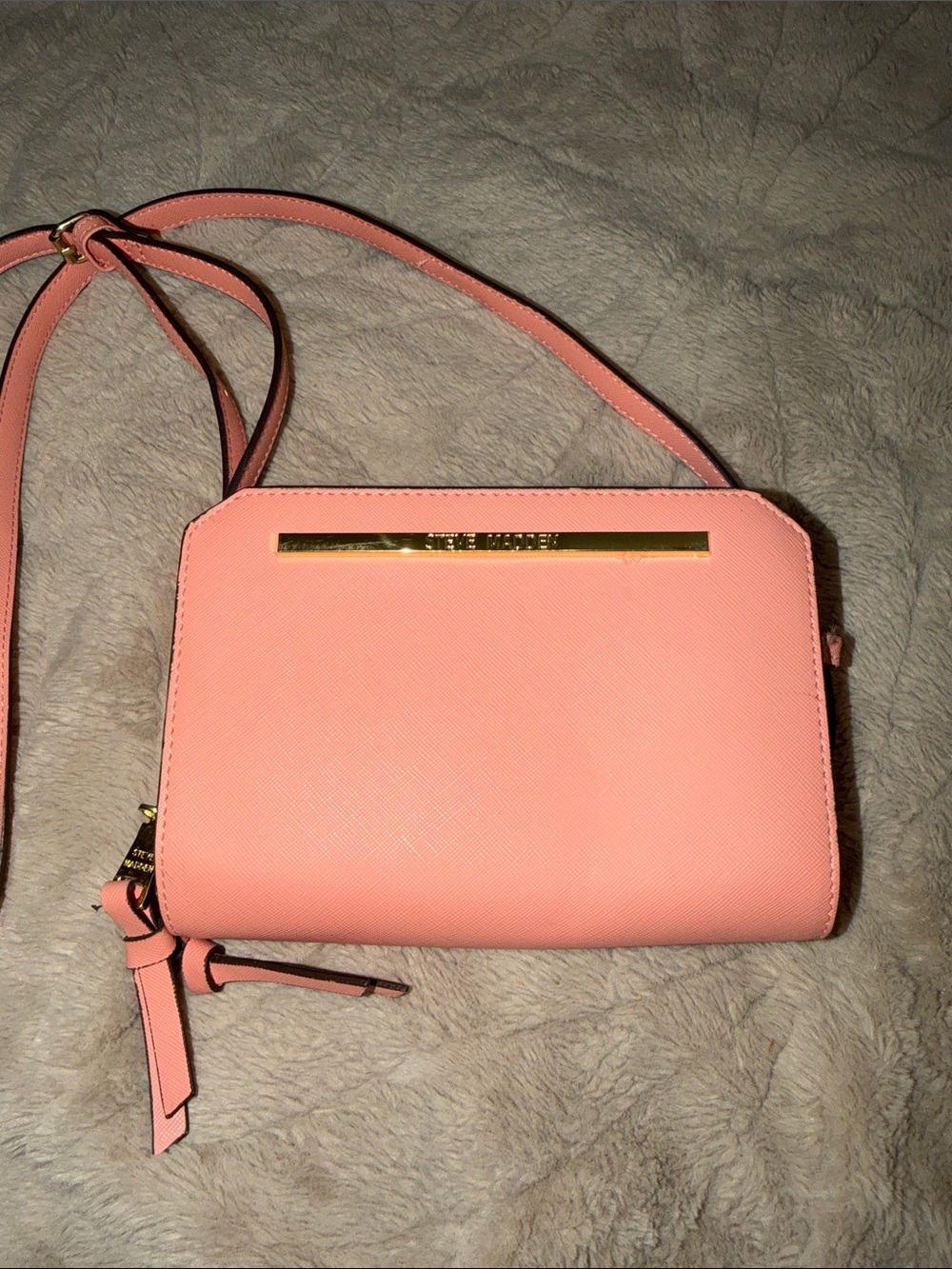 Steve Madden Dual-Zip Crossbody Wallet Bag in a soft coral/blush pink EUC